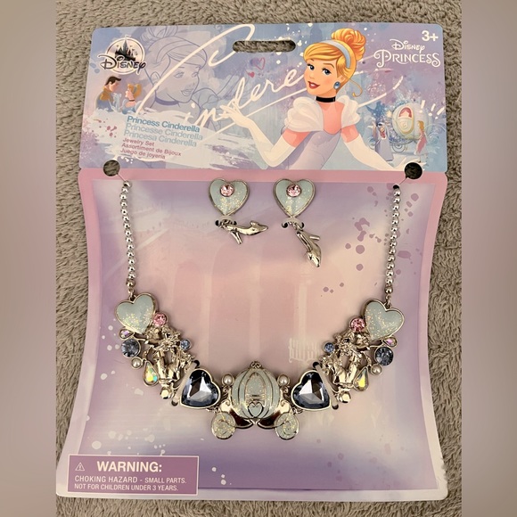 Disney princess Cinderella dress and accessories - Picture 6 of 10